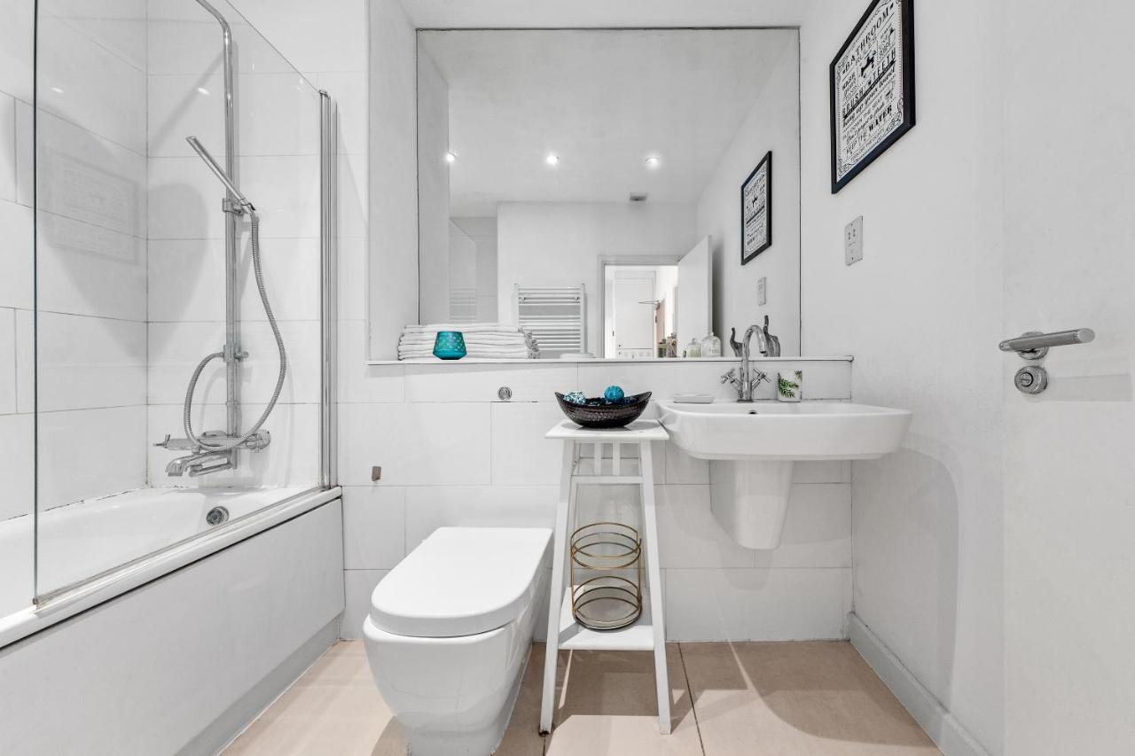 3-Bedroom Flat In London Sleeps 14 Hy1 Exterior photo